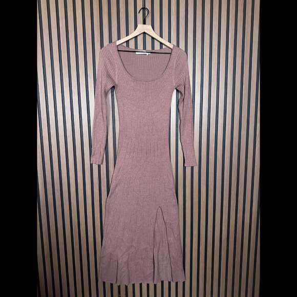ASTR The Label Sweater Dress Medium Womens Pink Leg Slit Round Neck Maxi Knitted - Picture 1 of 8